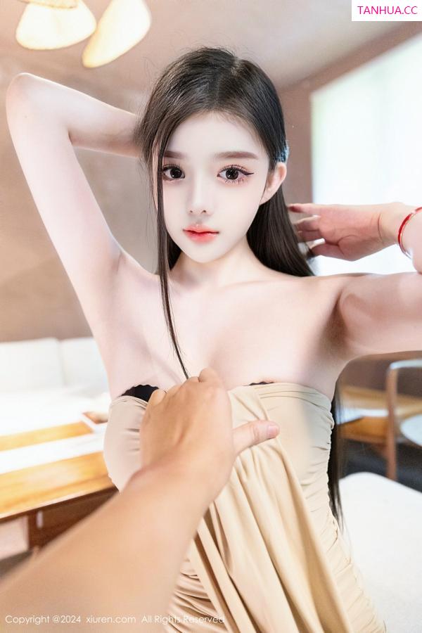   [XiuRen]高清写真图 2024.07.19 No.8883 龙雪儿 性感美腿第32张图片